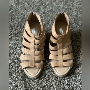 Dr. Schools tan heels
